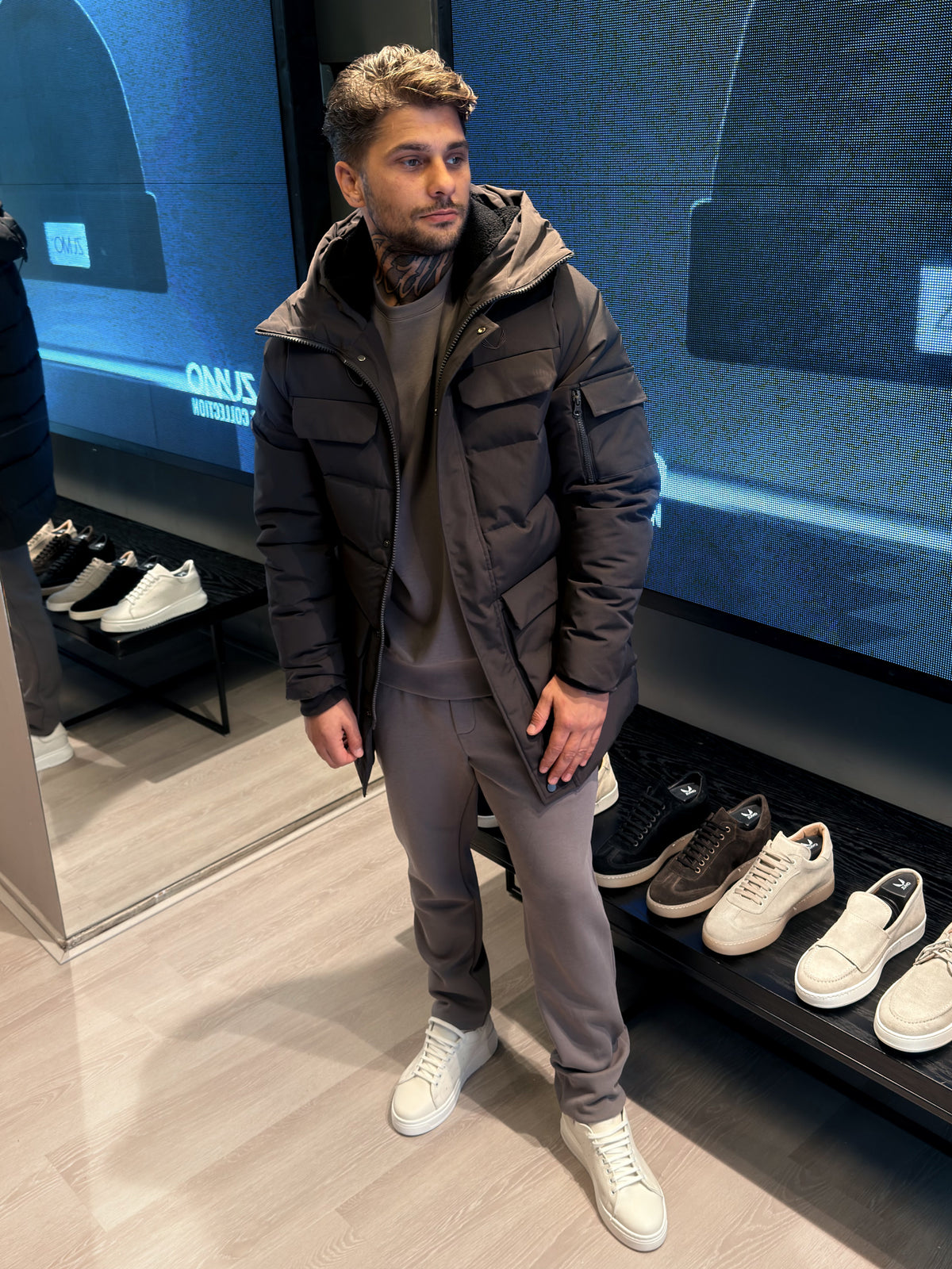 THE POPULAR MONOCHROME LOOK